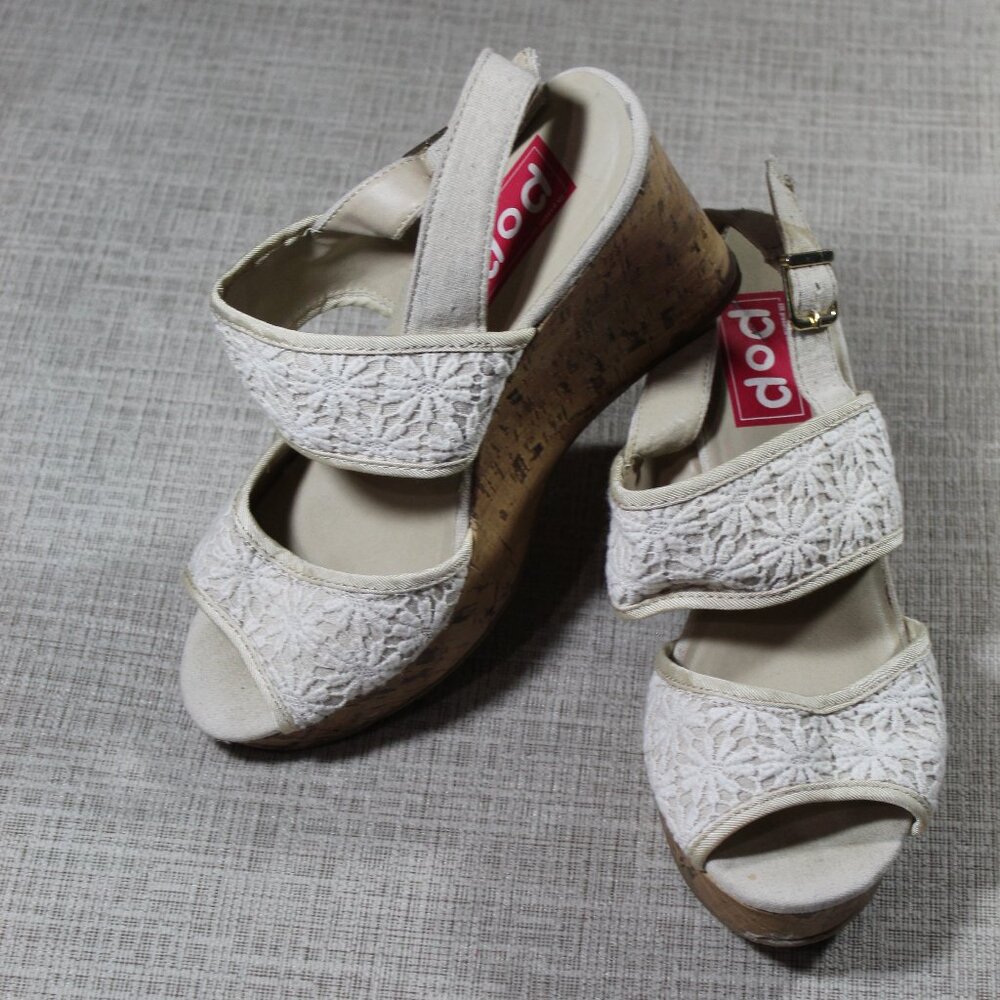 Pop Eugena White Flower Lace Cork Wedge Sandals - LIKE NEW